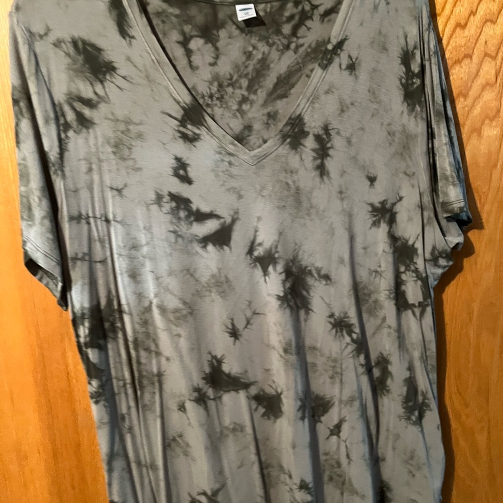 Old Navy olive and hunter green Tie-Dye Tee